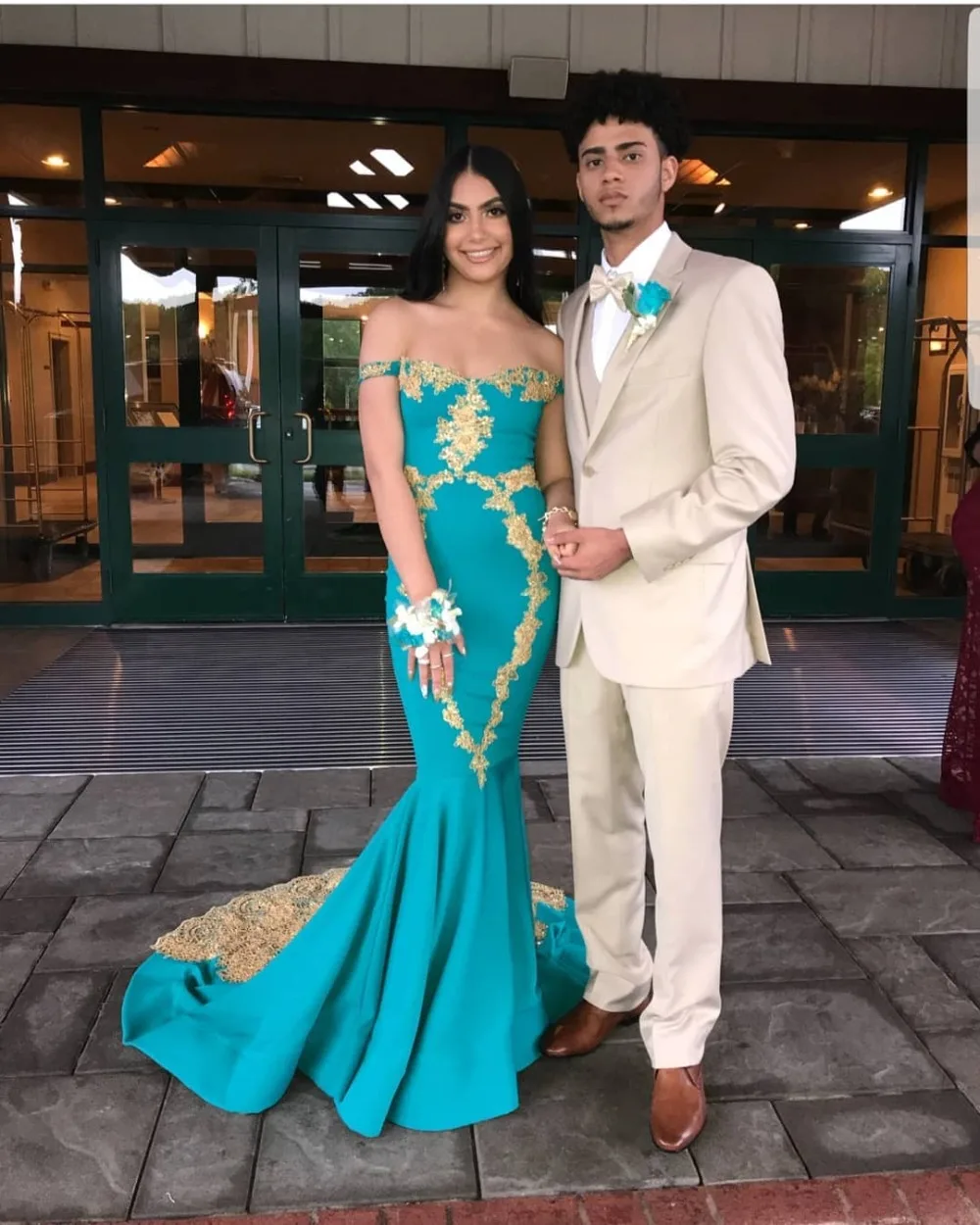Gorgeous Gold Lace Appliques Mermaid Prom Dresses Sexy Sweetheart Backless Long Prom Gowns Off the Shoulder Party Dresses
Gorgeous Gold Lace Appliques Mermaid Prom Dresses Sexy Sweetheart Backless Long Prom Gowns Off the Shoulder Party Dresses