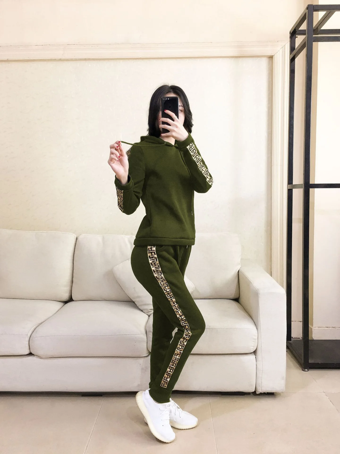 2021 New Spring And Autumn Style Ladies' Hooded Printed Sweatshirt, Sweatshirt, Trousers And Pocket Leisure Suit
2021 New Spring And Autumn Style Ladies' Hooded Printed Sweatshirt, Sweatshirt, Trousers And Pocket Leisure Suit