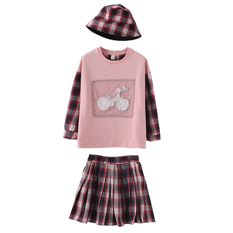 2021 New Korean version of the girl spring suit children's clothing in the big child girl grid skirt to send a hat
2021 New Korean version of the girl spring suit children's clothing in the big child girl grid skirt to send a hat