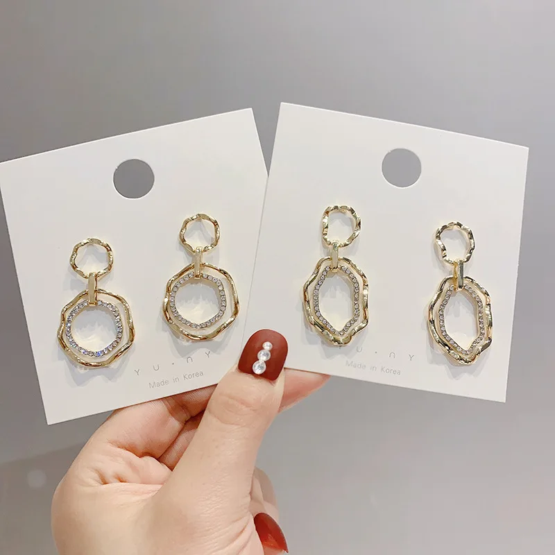 South Korea's new metal wind irregular geometry S925 silver needle earrings female temperament exquisite earrings
South Korea's new metal wind irregular geometry S925 silver needle earrings female temperament exquisite earrings
