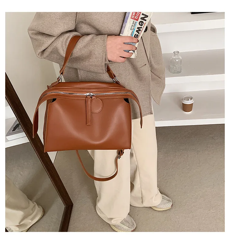 Brand Designer PU Leather Women's Handbag Fashion Simple Crossbody Bag Large Square Tote
Brand Designer PU Leather Women's Handbag Fashion Simple Crossbody Bag Large Square Tote
