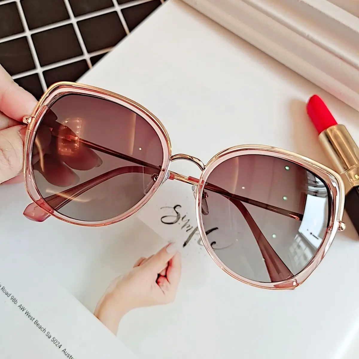 New Large Frame Retro Sunglasses Women's Fashion Cat's Eye Metal Hollowed Fashion Fashion Sunglasses
New Large Frame Retro Sunglasses Women's Fashion Cat's Eye Metal Hollowed Fashion Fashion Sunglasses