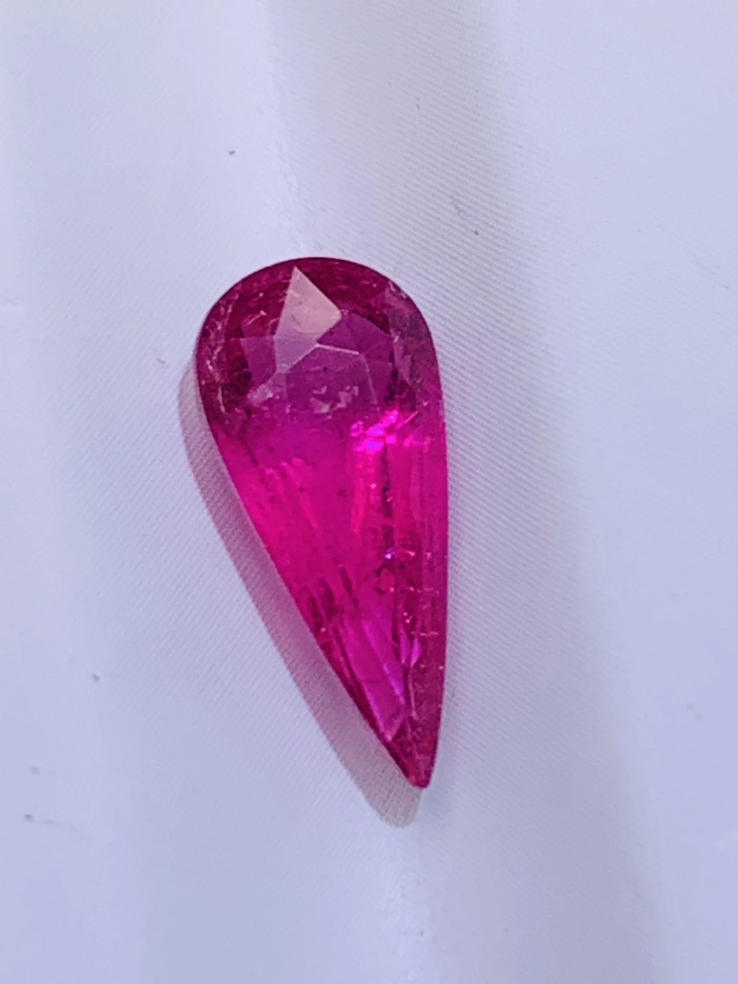 Pure natural tourmaline can be inlaid with rings or pendants Red bright luster oval Cone accessories loose gemstones jewelry
Pure natural tourmaline can be inlaid with rings or pendants Red bright luster oval Cone accessories loose gemstones jewelry
