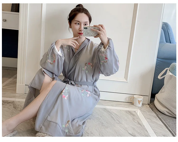 Winter Robe Women Warm Robe Long Sleeve Print Nightdress Kimono Bride Wedding Night Sleeping Robe Sleepwear Plus Size Peignoir
Winter Robe Women Warm Robe Long Sleeve Print Nightdress Kimono Bride Wedding Night Sleeping Robe Sleepwear Plus Size Peignoir