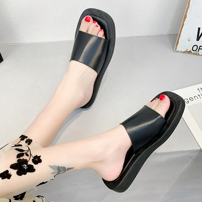Shoes Woman's Slippers Rubber Flip Flops Low Shale Female Beach Luxury Slides Platform 2021 Hawaiian Sabot Summer Flat Designer
Shoes Woman's Slippers Rubber Flip Flops Low Shale Female Beach Luxury Slides Platform 2021 Hawaiian Sabot Summer Flat Designer