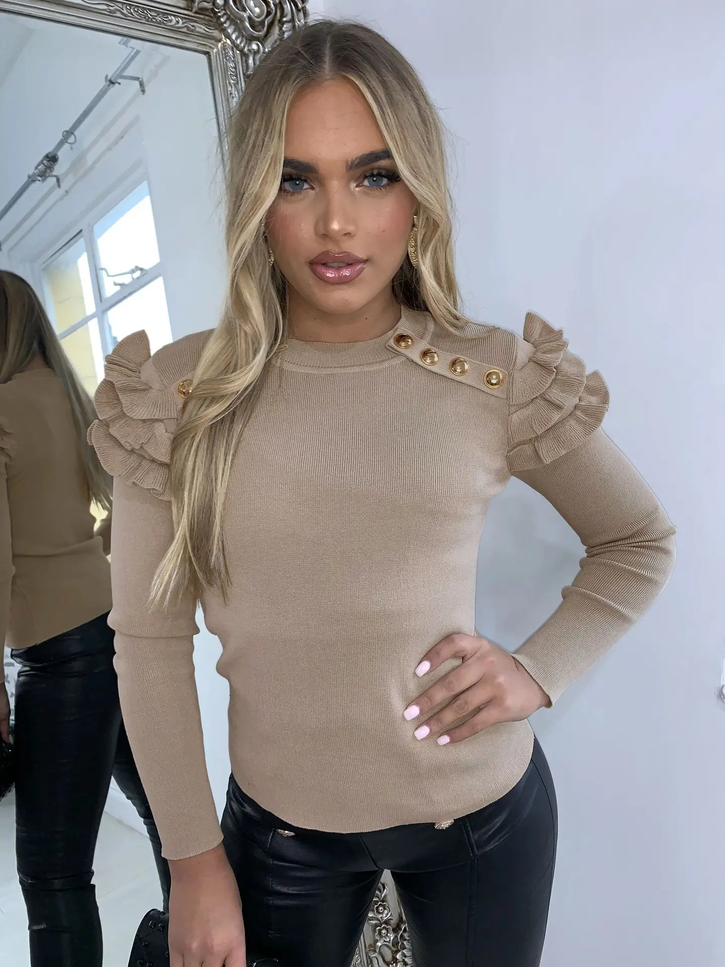 Ruffle Long Sleeve Button Thin Sweater Spring Skinny Elastic OL O Neck Tops Women 2021 Pull Vintage Blusas Red Ladies Tops Femme
Ruffle Long Sleeve Button Thin Sweater Spring Skinny Elastic OL O Neck Tops Women 2021 Pull Vintage Blusas Red Ladies Tops Femme
