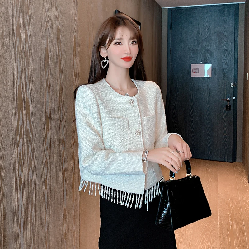 JSXDHK Fashion Luxury Women Beading Button Short Jacket Coat Chic Fall Winter O Neck White Pearl Tassel Small Fragrant Outerwear
JSXDHK Fashion Luxury Women Beading Button Short Jacket Coat Chic Fall Winter O Neck White Pearl Tassel Small Fragrant Outerwear