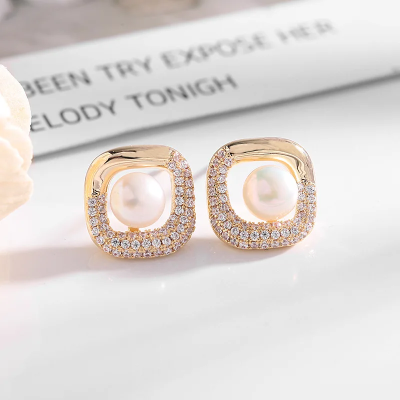 Korea Style Fashion White Pearl Stud Earrings For Women 2021 New Fashion Micro Pave Cubic Zirconia Cube Ear Stud Jewelry
Korea Style Fashion White Pearl Stud Earrings For Women 2021 New Fashion Micro Pave Cubic Zirconia Cube Ear Stud Jewelry