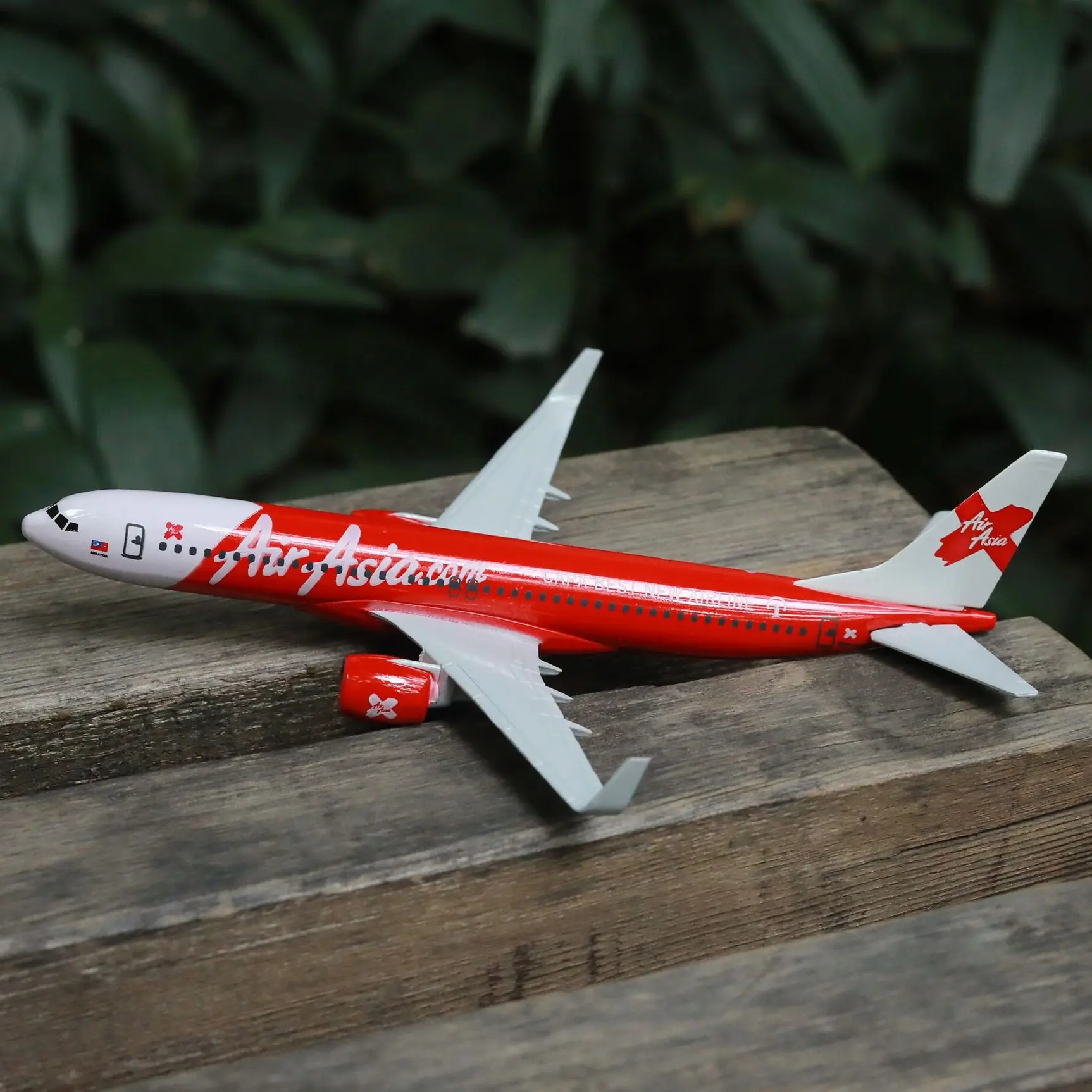 Air Asia Boeing 737 Aircraft Alloy Diecast Model 15cm Aviation Collectible Miniature Souvenir Ornament
Air Asia Boeing 737 Aircraft Alloy Diecast Model 15cm Aviation Collectible Miniature Souvenir Ornament