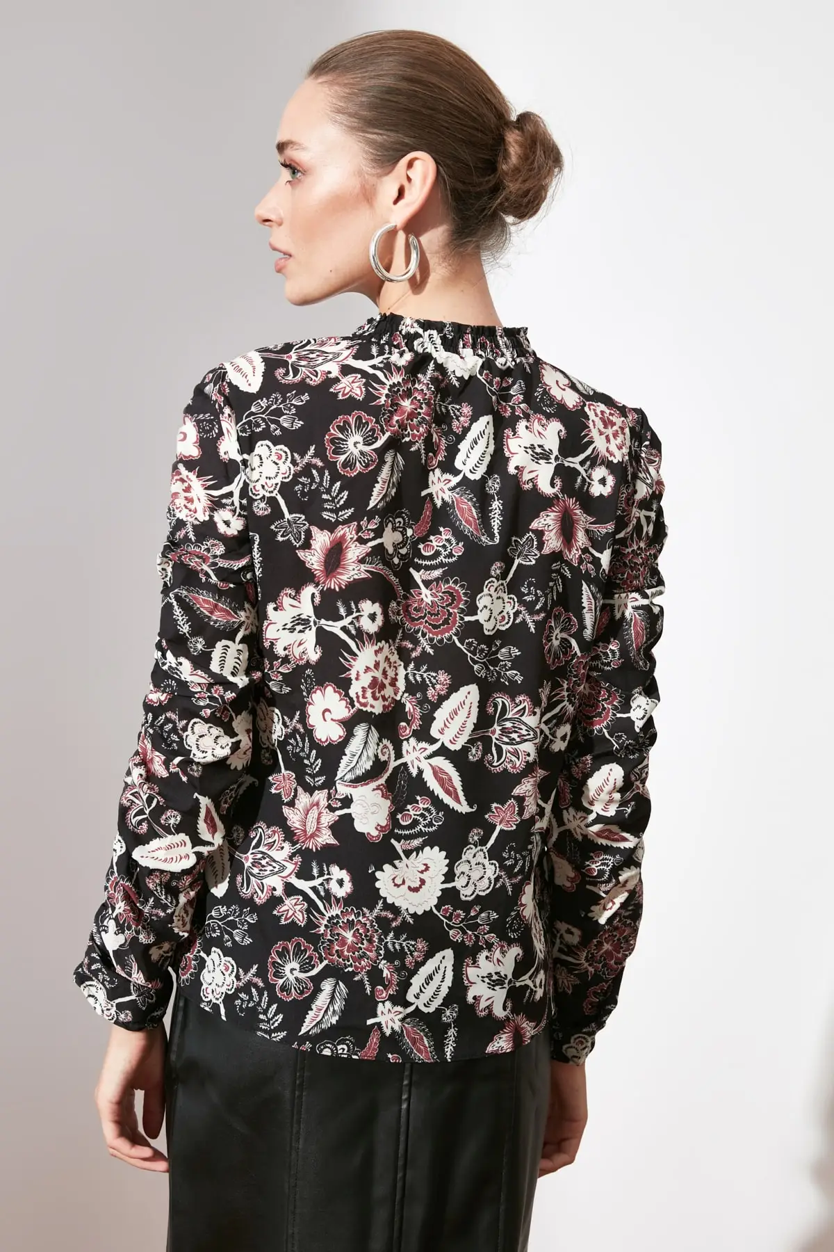 Trendyol Shir Detailed Bluz TWOAW20BZ0763 
Trendyol Shir Detailed Bluz TWOAW20BZ0763