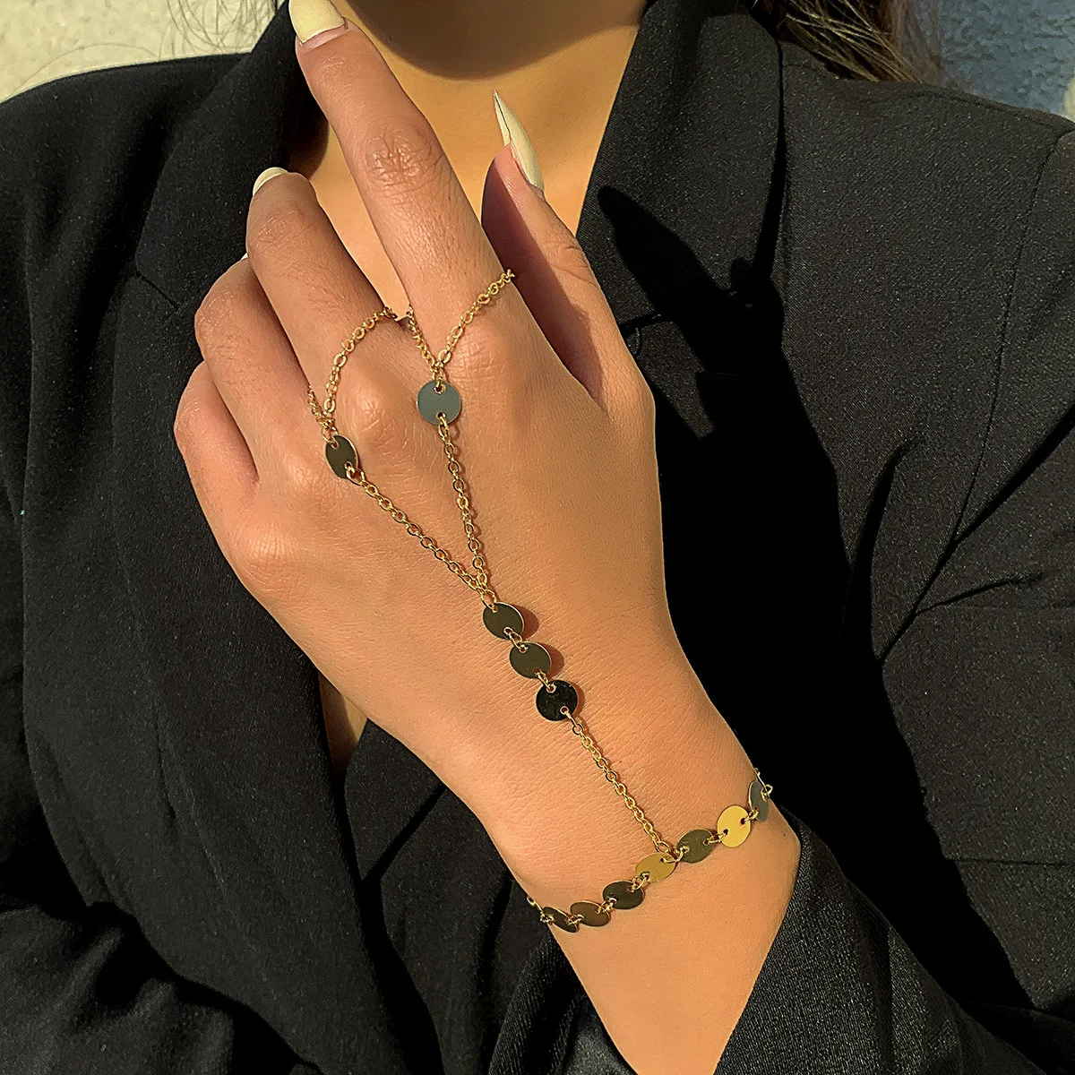 New Gold Round Charms Ring Bracelet for Women Wrist Chain Jewelry Fashion Hand Back Chain Bangles Female Arm Link Ornaments
New Gold Round Charms Ring Bracelet for Women Wrist Chain Jewelry Fashion Hand Back Chain Bangles Female Arm Link Ornaments