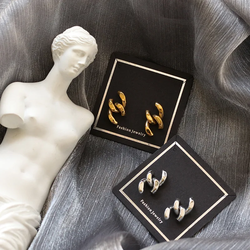 В европейском и американском стиле преувеличенный нейтральный BF Стиль парные наручные часы из цепи сплайсинга серьги из титановой стали с позолотой серебро не выцветает 
В европейском и американском стиле преувеличенный нейтральный BF Стиль парные наручные часы из цепи сплайсинга серьги из титановой стали с позолотой серебро не выцветает