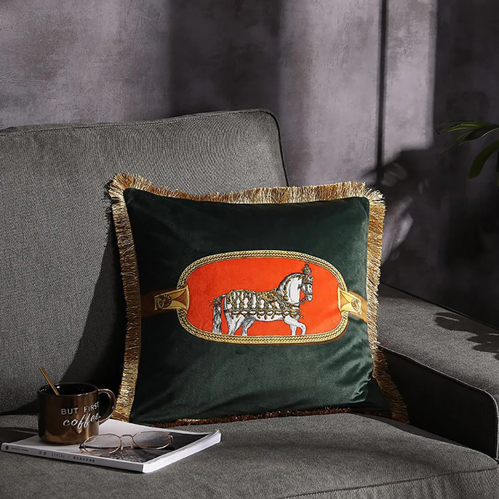 European American Luxury Printed Cushion Cover Horse Pattern Velvet Pillowcase Lumbar Pillow Cover Tassel Edge Home Decoration
European American Luxury Printed Cushion Cover Horse Pattern Velvet Pillowcase Lumbar Pillow Cover Tassel Edge Home Decoration