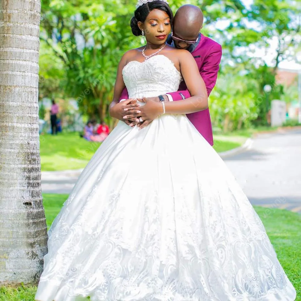 Pretty Sweetheart Lace Appliqued Vestido de Noiva Wedding Dresses Sweep Train Lady Marriage Dresses Plus Size Bridal Gowns
Pretty Sweetheart Lace Appliqued Vestido de Noiva Wedding Dresses Sweep Train Lady Marriage Dresses Plus Size Bridal Gowns