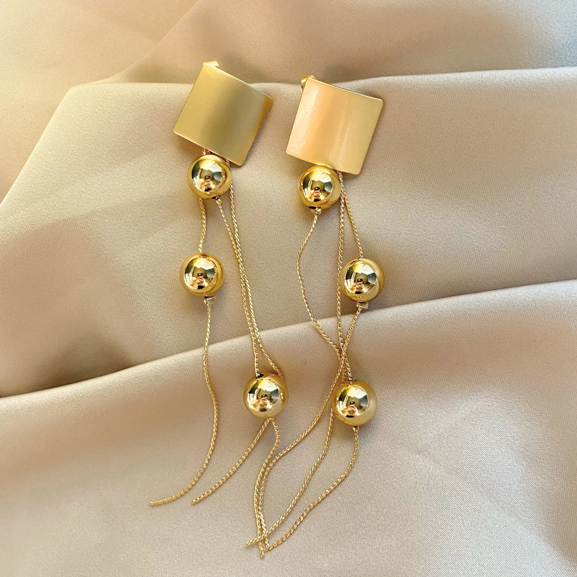 2021 New Crystal Pearl Tassel Earrings Female Long Paragraph Geometric Pendant Earrings Wedding Fashion Jewelry Jewelry Gifts
2021 New Crystal Pearl Tassel Earrings Female Long Paragraph Geometric Pendant Earrings Wedding Fashion Jewelry Jewelry Gifts