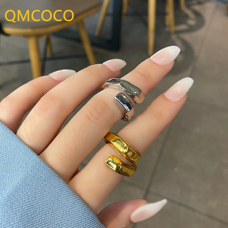 QMCOCO Новые простые искусственные кольца для женщин и мужчин, изысканные ювелирные изделия для вечеринок, модные аксессуары, подарки
QMCOCO Новые простые искусственные кольца для женщин и мужчин, изысканные ювелирные изделия для вечеринок, модные аксессуары, подарки