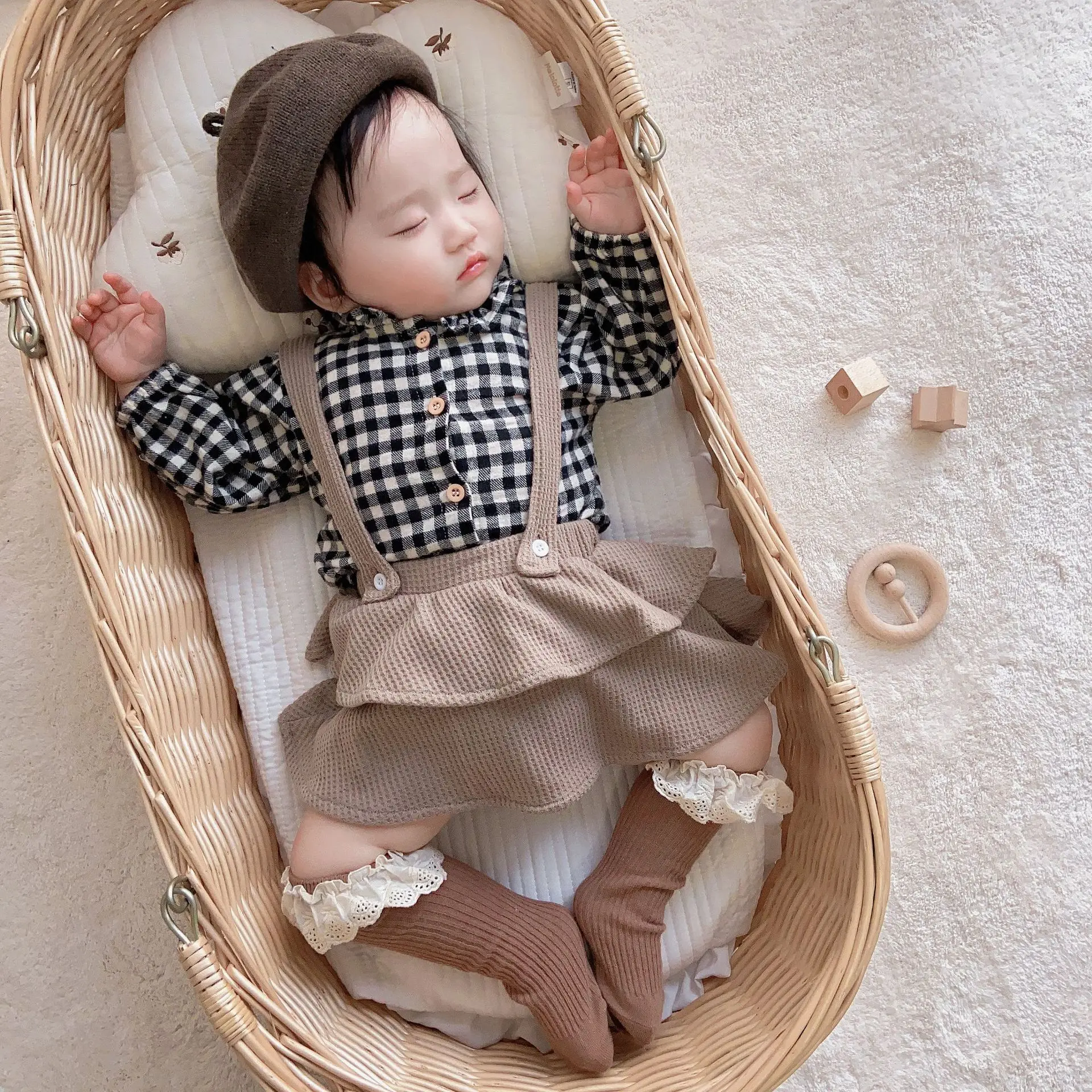 Korean Style Baby Girl Romper Princess Suspender Newborn Triangle Bodysuit Infant Overalls Vintage Baby Party Clothes
Korean Style Baby Girl Romper Princess Suspender Newborn Triangle Bodysuit Infant Overalls Vintage Baby Party Clothes