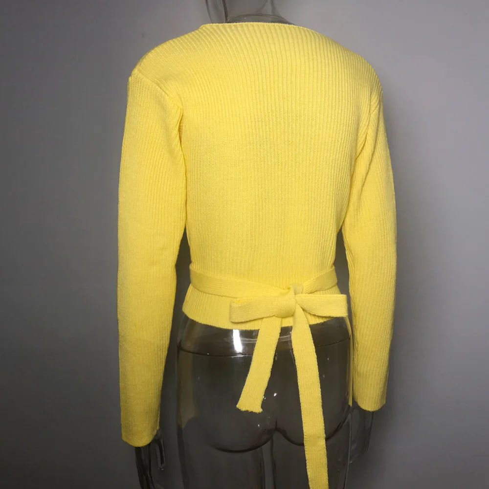 Женский трикотажный свитер Forefair белый с v-образным вырезом и бантом сзади длинным