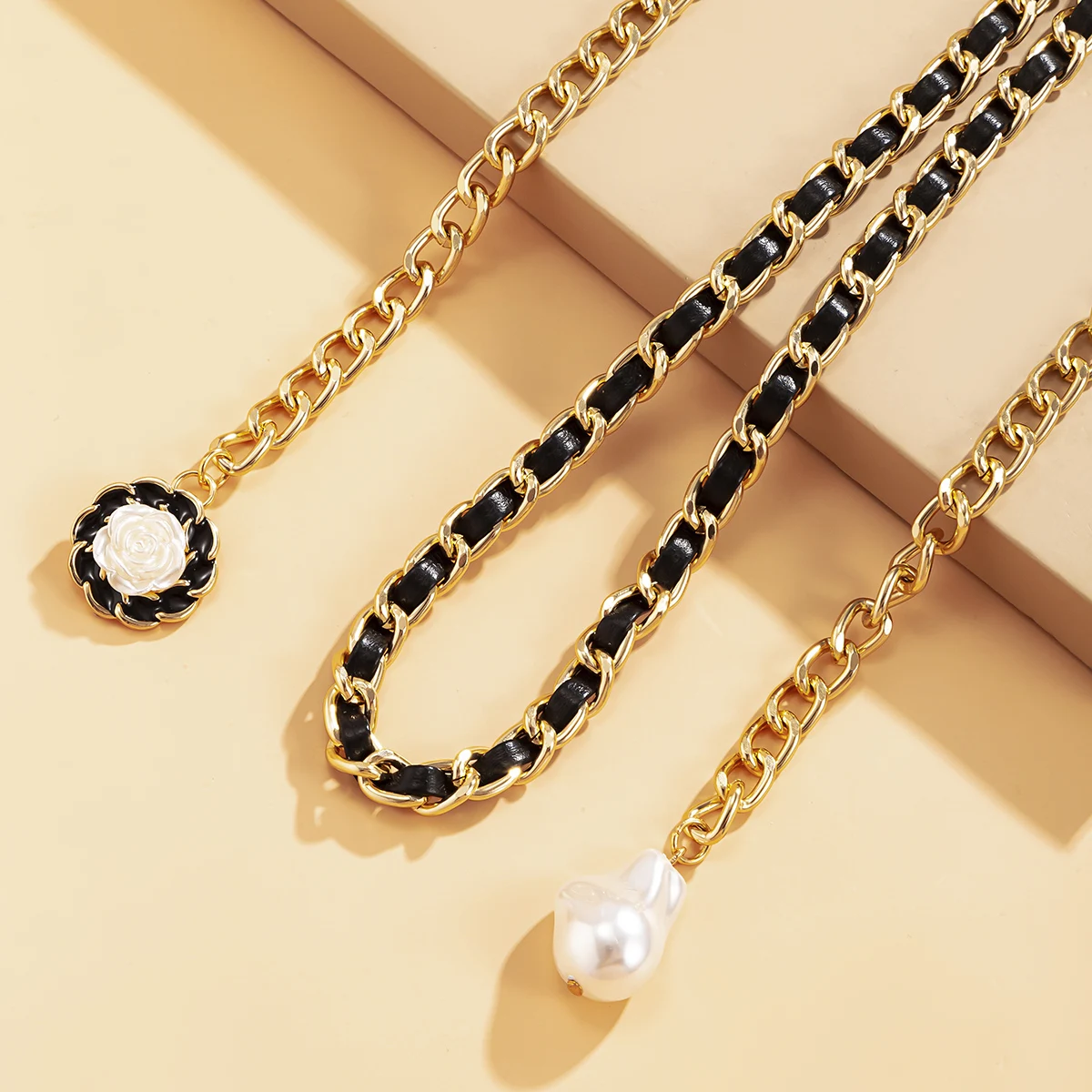 2021 Punk Streetwear Long Chain Necklace Gothic Flower Pendant Choker Necklace Baroque Limitation Pearl Necklace Women Jewelry
2021 Punk Streetwear Long Chain Necklace Gothic Flower Pendant Choker Necklace Baroque Limitation Pearl Necklace Women Jewelry