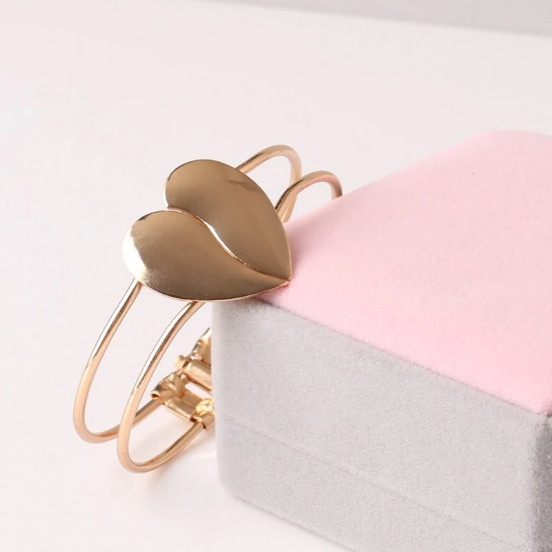 Explosive style, all-match fashion, new frosted heart-shaped bracelet, silky shiny surface, beautiful and sexy
Explosive style, all-match fashion, new frosted heart-shaped bracelet, silky shiny surface, beautiful and sexy