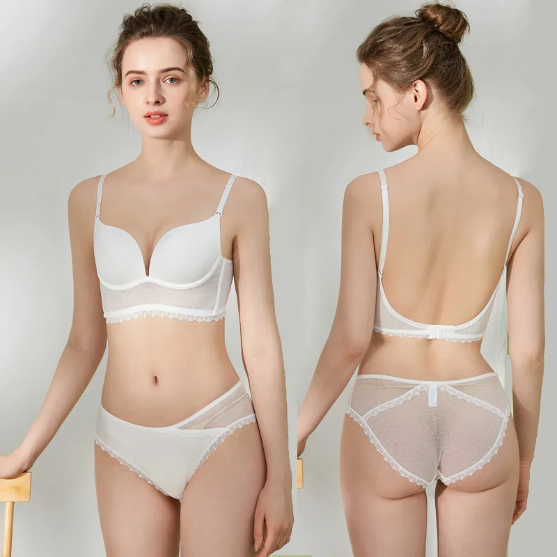 European and American smooth without underwire deep V gather sexy big U backless invisible bra evening dress underwear set
European and American smooth without underwire deep V gather sexy big U backless invisible bra evening dress underwear set