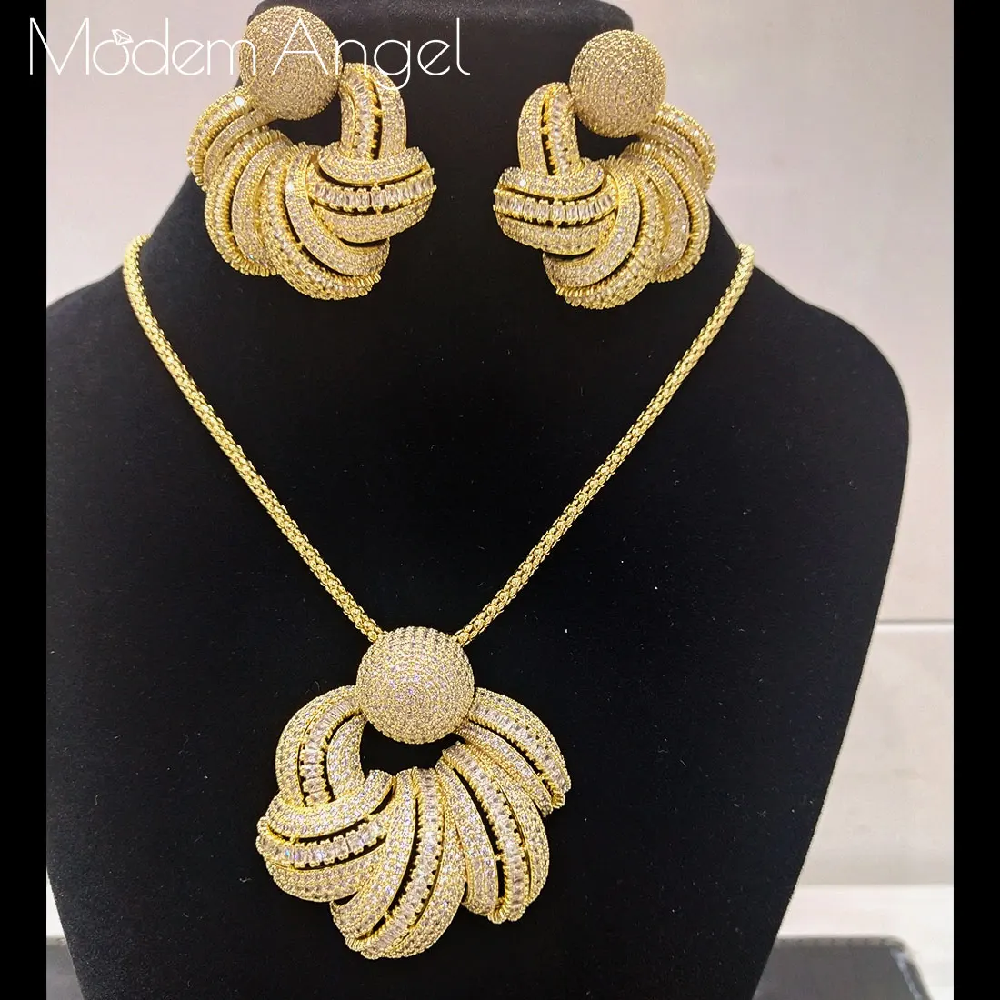 ModemAngel Luxury Round Cubic Zircon Crystal CZ Long Dangle Pendant NECKLACE EARRINGS For Women High Quality Jewelry
ModemAngel Luxury Round Cubic Zircon Crystal CZ Long Dangle Pendant NECKLACE EARRINGS For Women High Quality Jewelry