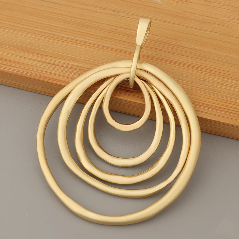 5pcs/Lot Large Matt Gold Open Hollow 5 Circles Charms Pendants 2 Sided for Necklace Jewelry Making Accessories
5pcs/Lot Large Matt Gold Open Hollow 5 Circles Charms Pendants 2 Sided for Necklace Jewelry Making Accessories