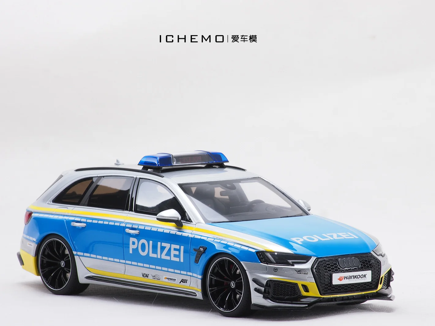 GT Spirit 1:18 audis ABT RS4-R Avant police car Collect resin die-casting simulation models of car toys
GT Spirit 1:18 audis ABT RS4-R Avant police car Collect resin die-casting simulation models of car toys