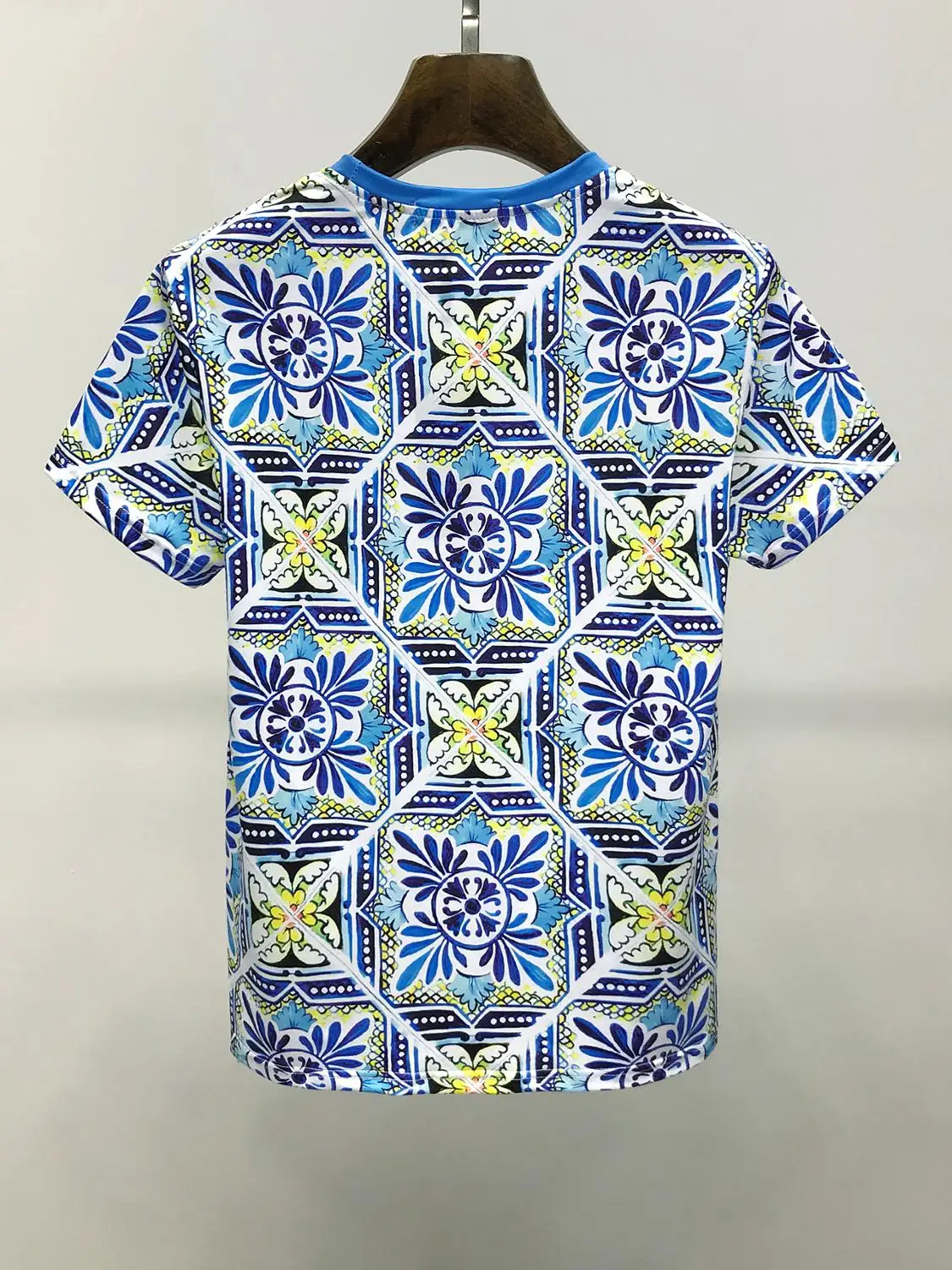 И YK11524Fashion футболки 2021 взлетно-посадочной класса люкс от известного бренда, в европейском стиле с короткими рукавами и принтом в виде вечерн...
И YK11524Fashion футболки 2021 взлетно-посадочной класса люкс от известного бренда, в европейском стиле с короткими рукавами и принтом в виде вечерн...