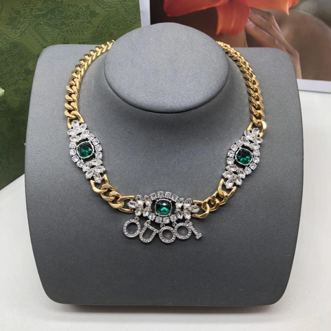 Romantic luxury Willow Leaf Necklace 2021 best selling green Zircon Pendant 100% Sterling Silver S925 postage free letter jewelr
Romantic luxury Willow Leaf Necklace 2021 best selling green Zircon Pendant 100% Sterling Silver S925 postage free letter jewelr