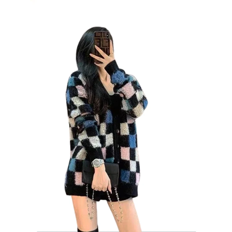 2021 women's contrast jacquard checkerboard V-neck knit cardigan (including 60% wool)(60% wool)
2021 women's contrast jacquard checkerboard V-neck knit cardigan (including 60% wool)(60% wool)