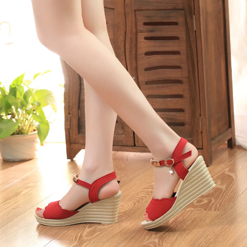 Women Summer Peep Toes Wedges Sandals Platform Buckle Strap Non Slip Woman's Sandal Ruffles Females Suede Rubber 2021 New
Women Summer Peep Toes Wedges Sandals Platform Buckle Strap Non Slip Woman's Sandal Ruffles Females Suede Rubber 2021 New