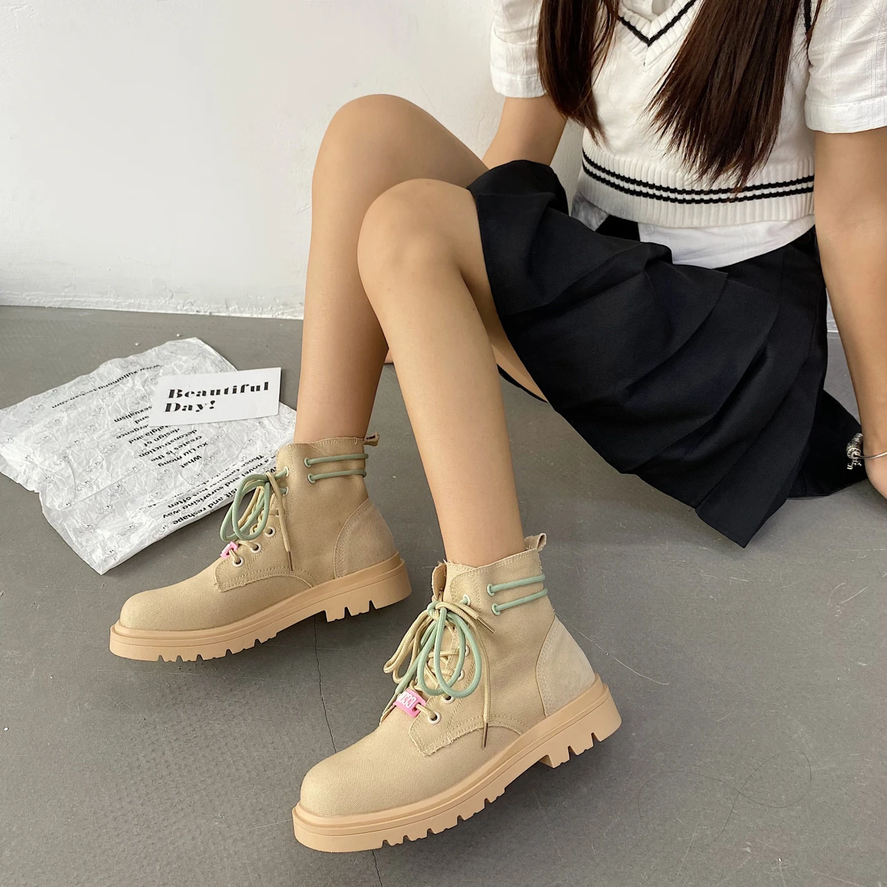 New British Style Retro Flat Ankle Boots 2022 Autumn Thin Martin Boots Female Frosted Lace Handsome Motorcycle Boots Women Shoes
New British Style Retro Flat Ankle Boots 2022 Autumn Thin Martin Boots Female Frosted Lace Handsome Motorcycle Boots Women Shoes