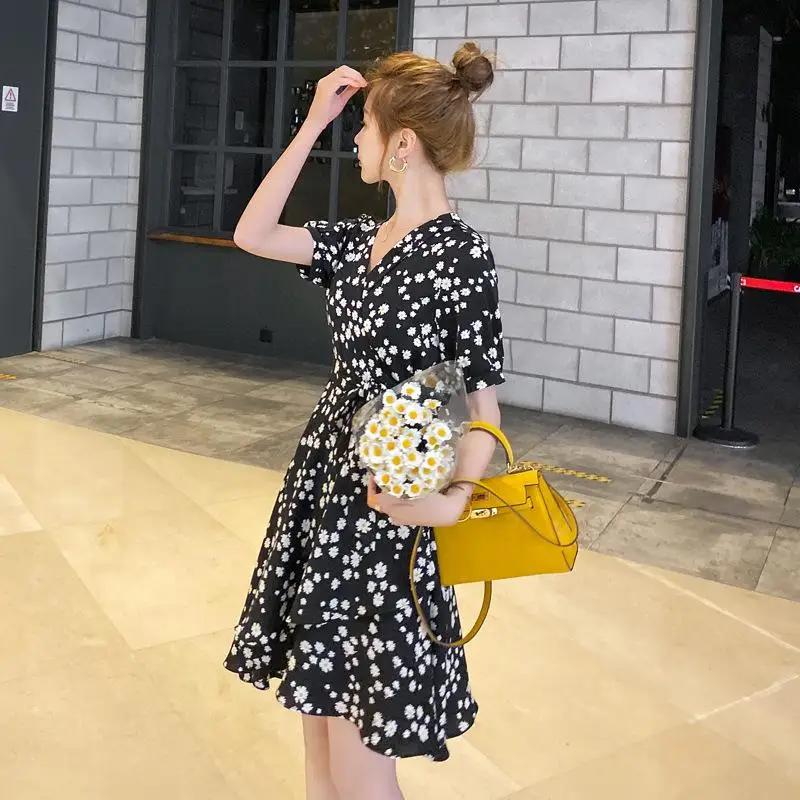 Dress 2021 New Women's Summer Hair Generation V-neck Korean Style With Thin Floral Skirt And Swallow Tail Skirt
Dress 2021 New Women's Summer Hair Generation V-neck Korean Style With Thin Floral Skirt And Swallow Tail Skirt