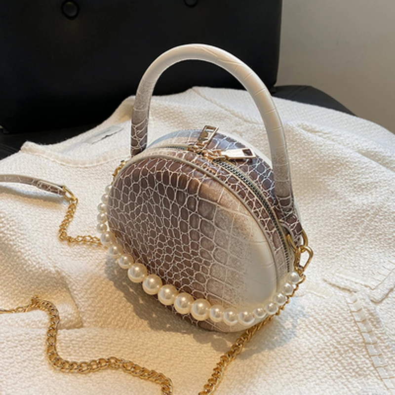 Designer luxury small bag female summer 2021 new trend fashion high-end sense chain messenger bag portable small round bag 
Designer luxury small bag female summer 2021 new trend fashion high-end sense chain messenger bag portable small round bag