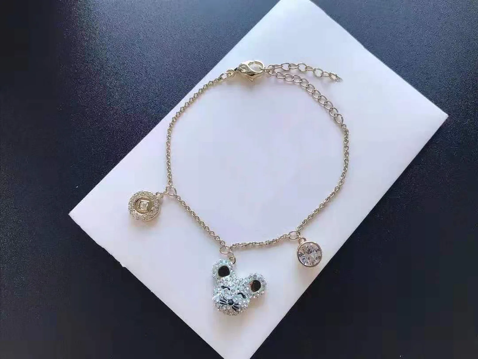 ERIN High quality SWA cute mouse Bracelet
ERIN High quality SWA cute mouse Bracelet