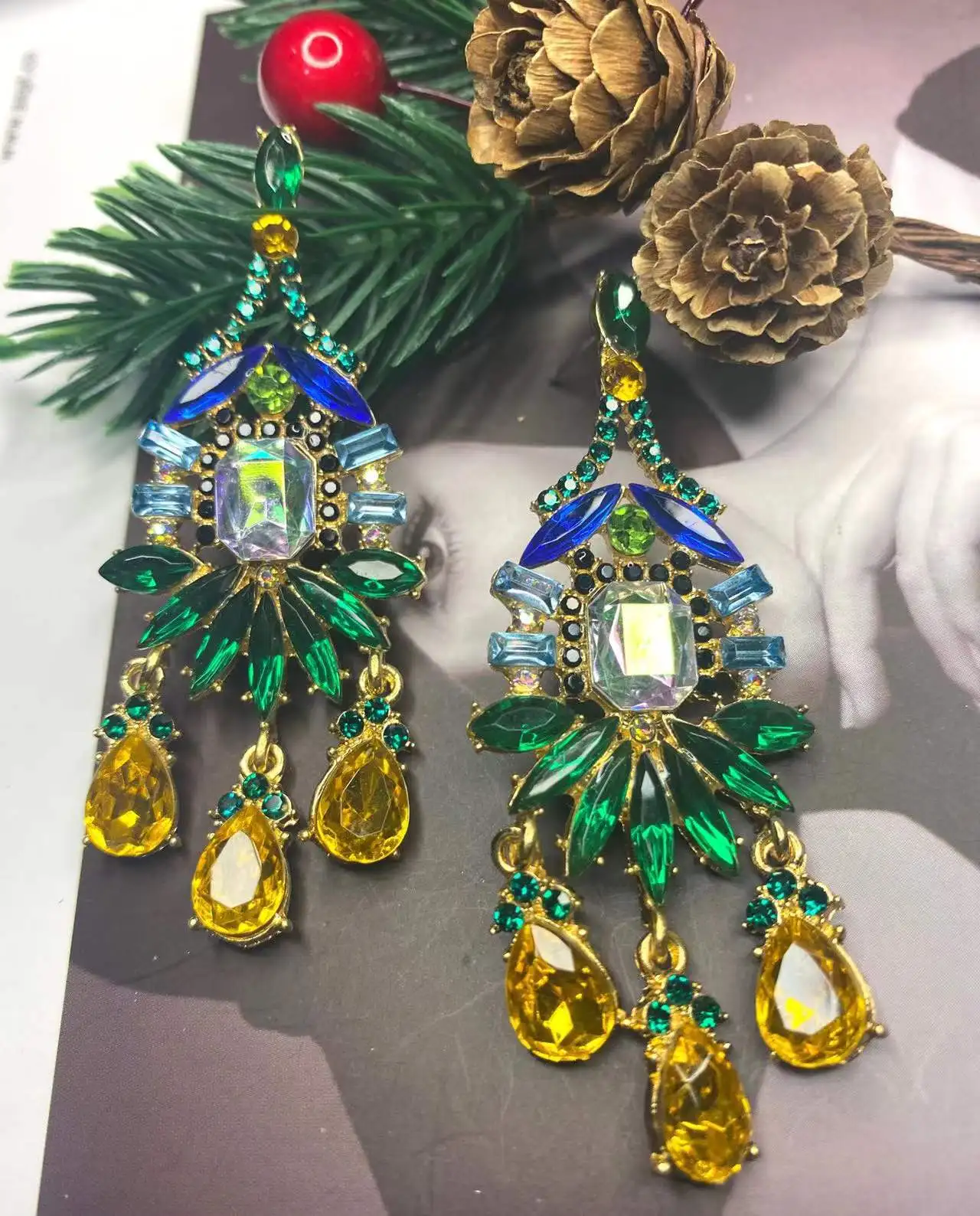 Exaggerated Multi-layer Rhinestone Flower Tassel Earrings Trend Colored Matching Long Earrings
Exaggerated Multi-layer Rhinestone Flower Tassel Earrings Trend Colored Matching Long Earrings