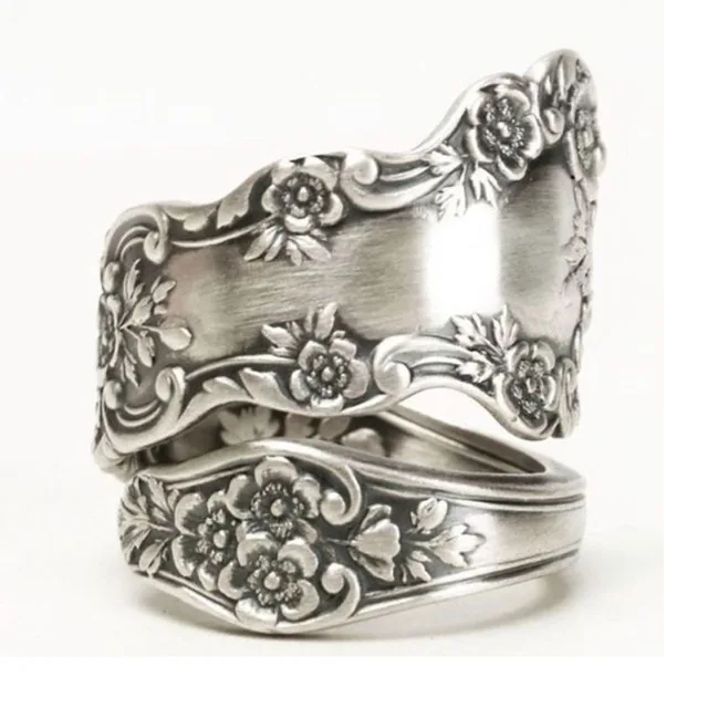 Classic Retro Silver Color Women Punk Rings Graceful Carving Flower Pattern Cocktail Party Female Finger Ring Fashion Jewelry
Classic Retro Silver Color Women Punk Rings Graceful Carving Flower Pattern Cocktail Party Female Finger Ring Fashion Jewelry