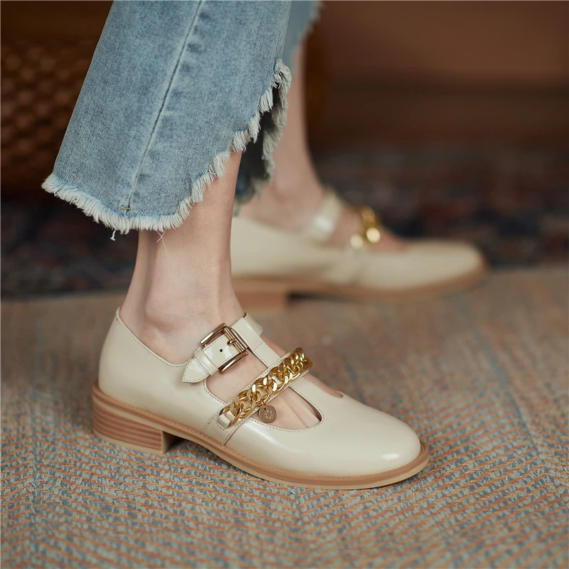 VERCONAS Retro Casual 2021 Spring Women Pumps T-Strap Chain High Quality Genuine Leather Thick Heels Working Shoes Woman Classic
VERCONAS Retro Casual 2021 Spring Women Pumps T-Strap Chain High Quality Genuine Leather Thick Heels Working Shoes Woman Classic