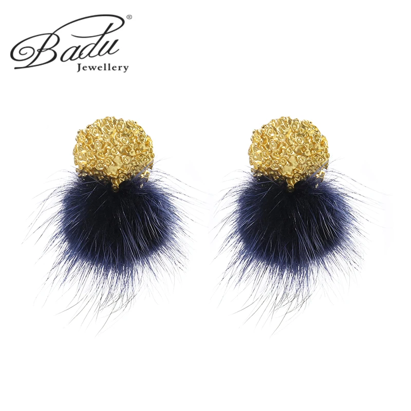 Badu Korean Simple Plush Matte Gold Metal Pom Pom Mink Fur Ball Earring Female Personality Ball Stud Earring for Women Jewelry
Badu Korean Simple Plush Matte Gold Metal Pom Pom Mink Fur Ball Earring Female Personality Ball Stud Earring for Women Jewelry