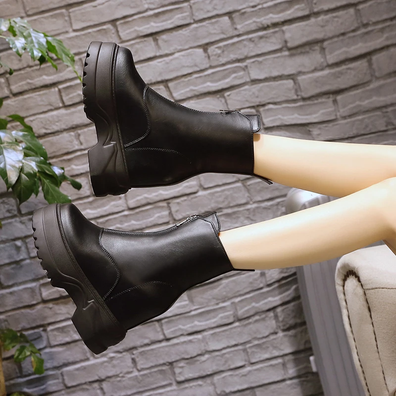Boot Martin boot lady front zipper boot with raised ankle boot inside thick sole black 2019 summer collection
Boot Martin boot lady front zipper boot with raised ankle boot inside thick sole black 2019 summer collection