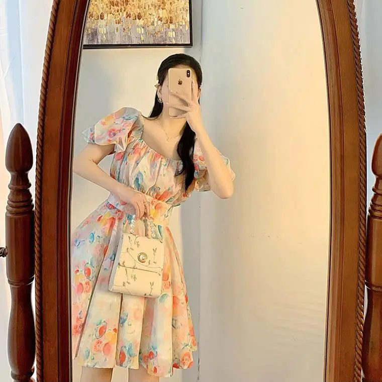 Dress design niche sense of summer high-end French fried street sweet girl temperament puff sleeve gentle skirt
Dress design niche sense of summer high-end French fried street sweet girl temperament puff sleeve gentle skirt