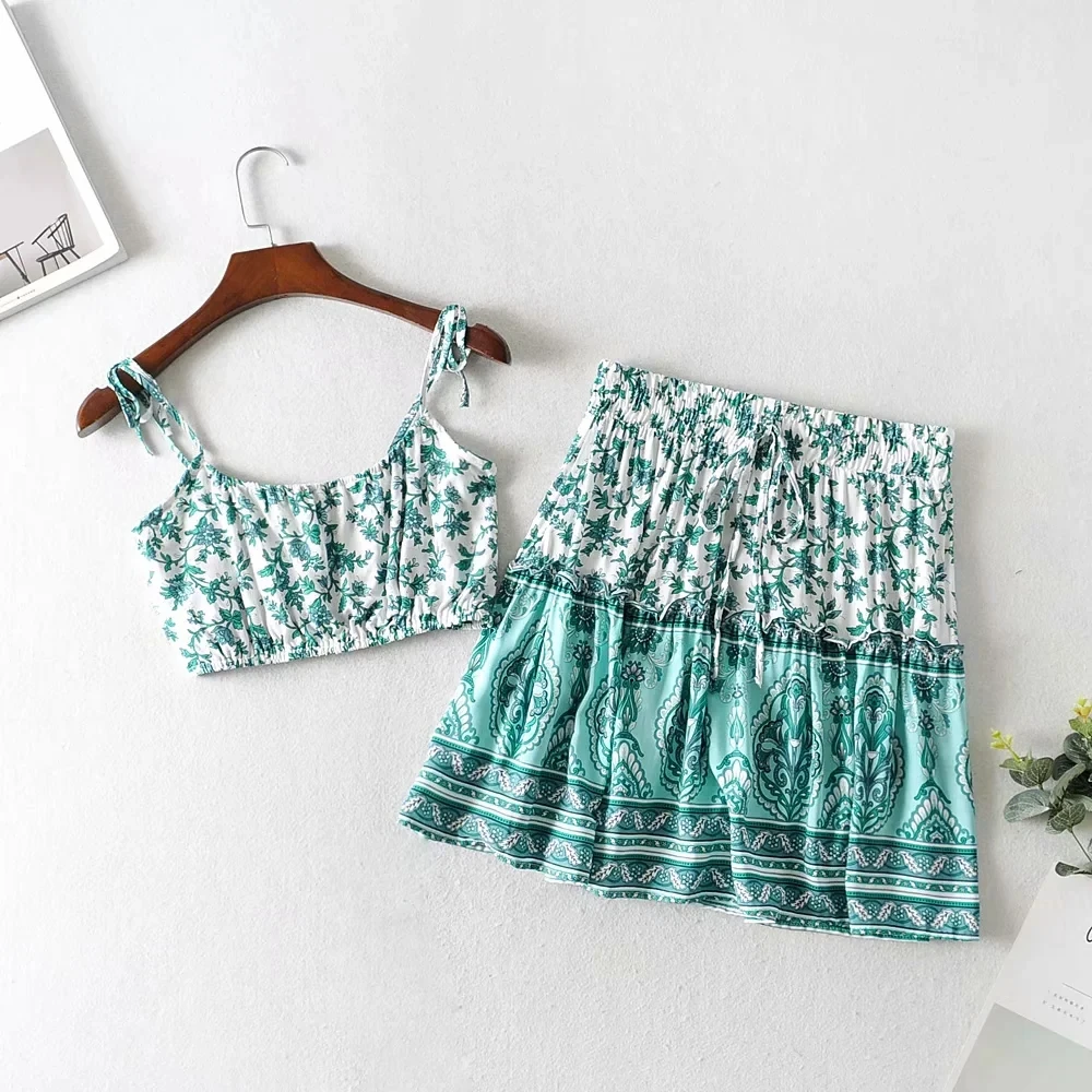 Women Boho Floral Print Skirts Set 2020 Fashion Summer Bandage Strap Spaghetti strap Cropped Top+ Mini Skirts Gypsy Beachwear
Women Boho Floral Print Skirts Set 2020 Fashion Summer Bandage Strap Spaghetti strap Cropped Top+ Mini Skirts Gypsy Beachwear