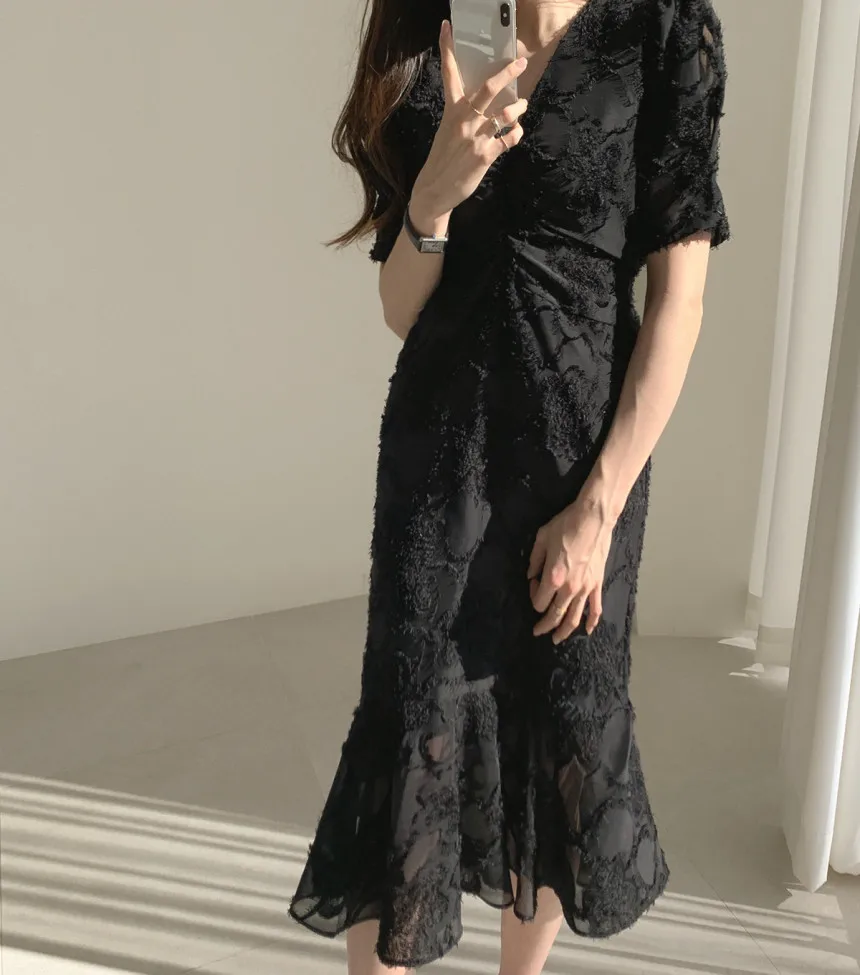 V-Neck Elegant Waist-Controlled Slimming Dress Women 2021 Summer Slender Korean Ins Elegant Ruffles Short-Sleeved Long Dress 
V-Neck Elegant Waist-Controlled Slimming Dress Women 2021 Summer Slender Korean Ins Elegant Ruffles Short-Sleeved Long Dress