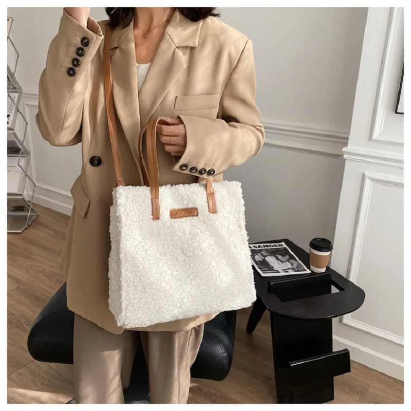 2021 New Hand Lamb Plush Crossbody Bag Large Capacity Shoulder Bags Simple Shopping Handbag Bags For Women Fashion Bag For Girl
2021 New Hand Lamb Plush Crossbody Bag Large Capacity Shoulder Bags Simple Shopping Handbag Bags For Women Fashion Bag For Girl