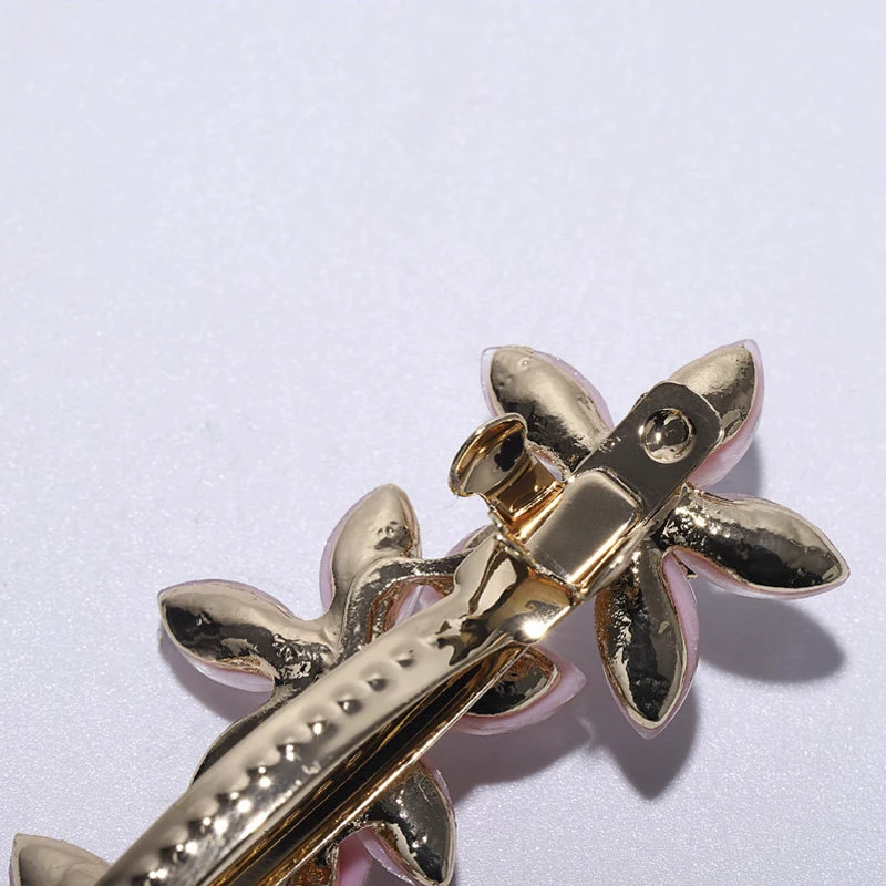 Spring and Summer New Ladies Hair Clips Fashion Retro Style Geometric Pearl Stitching Ladies Hair Clips Spring Clip Headdress
Spring and Summer New Ladies Hair Clips Fashion Retro Style Geometric Pearl Stitching Ladies Hair Clips Spring Clip Headdress