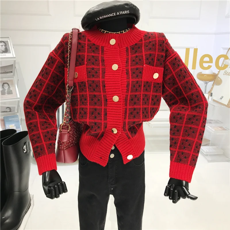 Vintage Contrast Plaid Breasted Knitted Cardigan Women Spring Niche Design Round Neck Long Sleeve Slim Versatile Short Sweater
Vintage Contrast Plaid Breasted Knitted Cardigan Women Spring Niche Design Round Neck Long Sleeve Slim Versatile Short Sweater