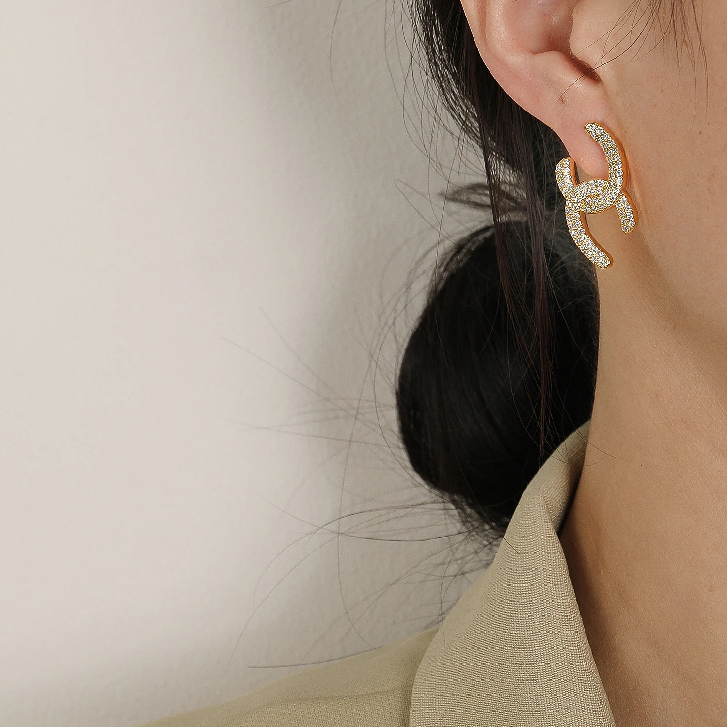 2021 Summer New Double C Shape Zircon Earrings Unique Design Exquisite Elegant Fashion HYACINTH
2021 Summer New Double C Shape Zircon Earrings Unique Design Exquisite Elegant Fashion HYACINTH