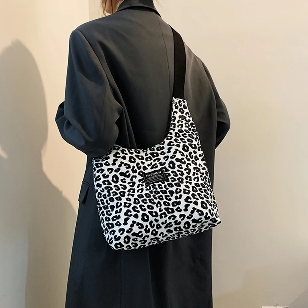 Women's Bag Trend Checkered Leopard Print Shoulder Bag Nylon Crossbody Bags Female Fashion Large Capacity Designer Handbags
Women's Bag Trend Checkered Leopard Print Shoulder Bag Nylon Crossbody Bags Female Fashion Large Capacity Designer Handbags