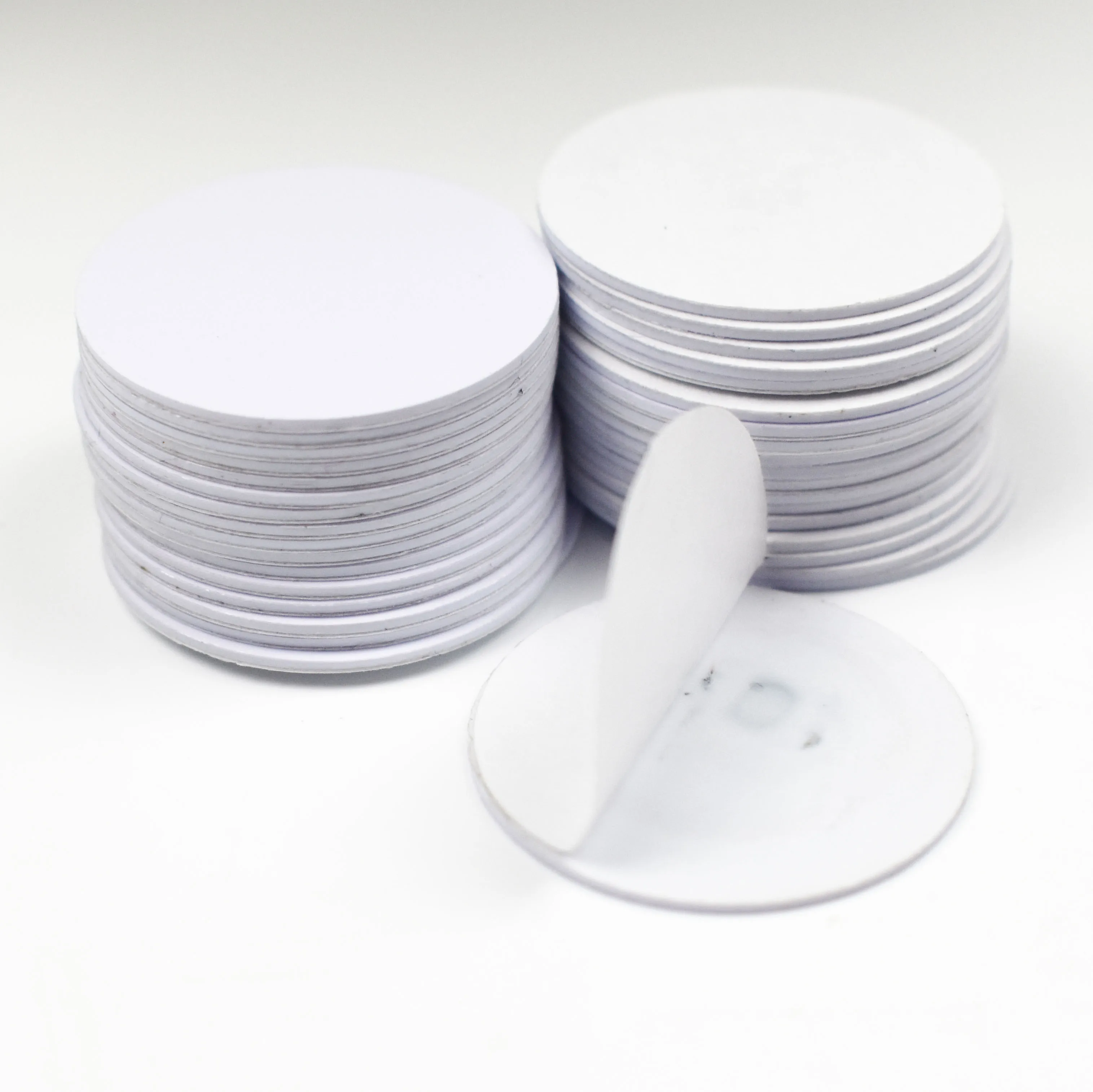 1pcs 125khz RFID EM4305 T5577 Rewritable Coin Card Adhesive Sticker Copy Clone Card Diameter 25mm
1pcs 125khz RFID EM4305 T5577 Rewritable Coin Card Adhesive Sticker Copy Clone Card Diameter 25mm